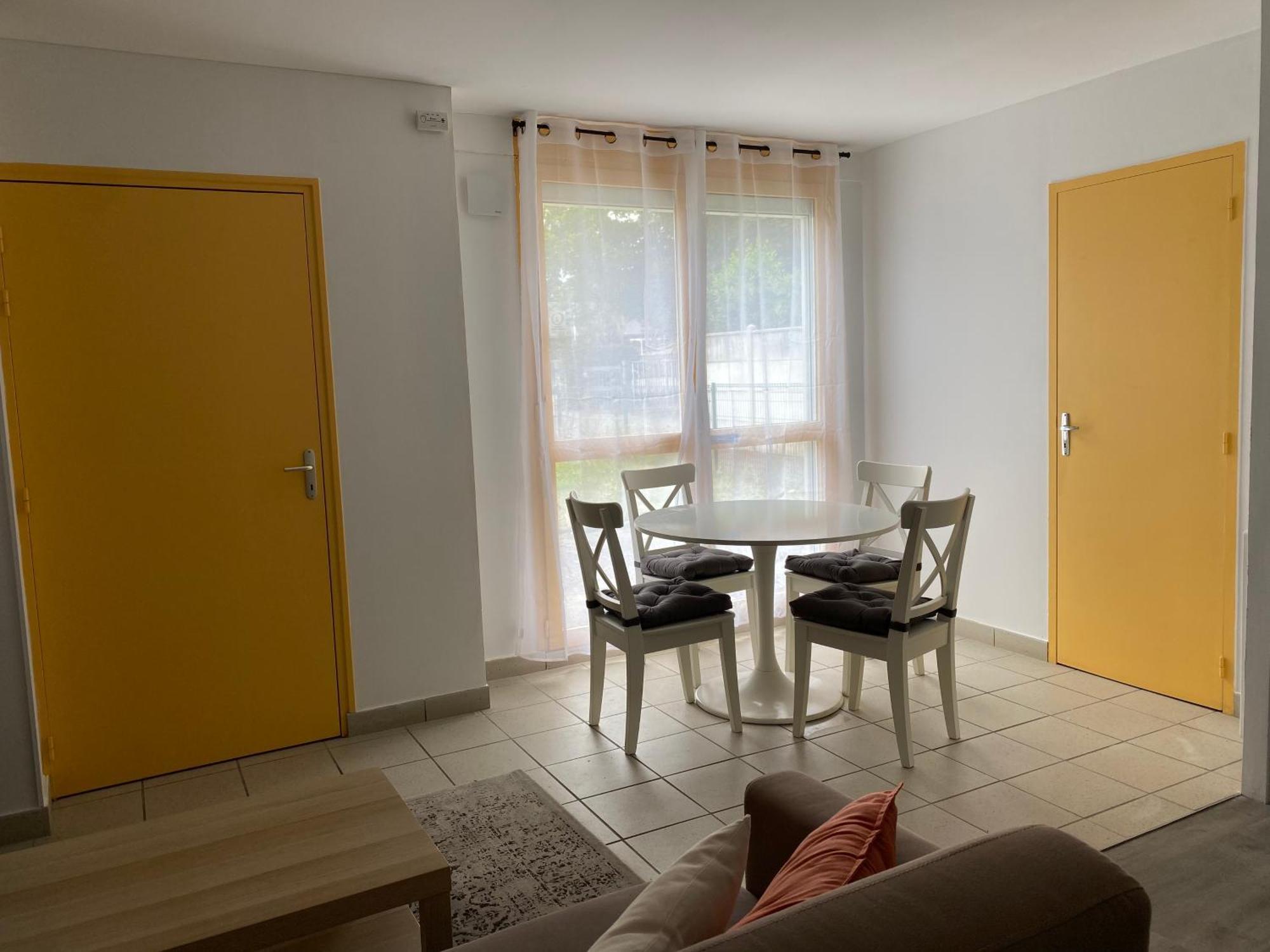 Maison Spacieuse Et Confortable 100M2 Avec Jardin Val-de-Reuil المظهر الخارجي الصورة